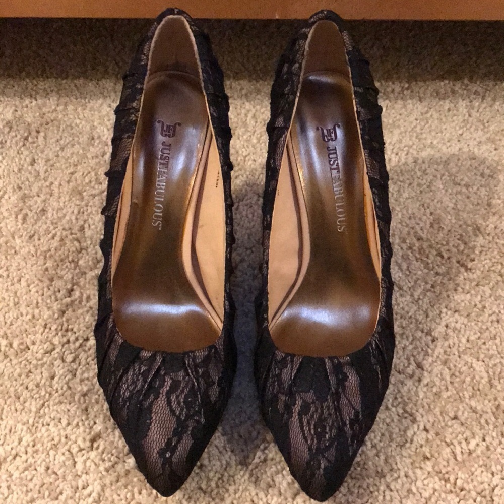 JUST FABULOUS size 8 black heels with lace on top
